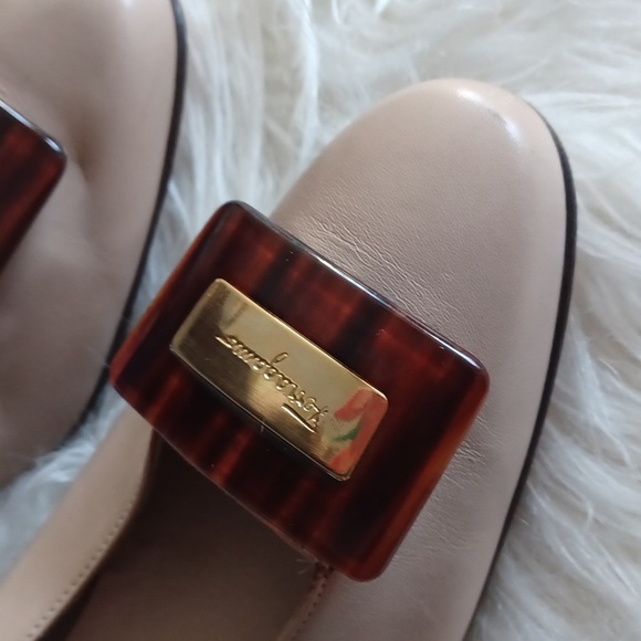 Vintage Salvatore Ferragamo Beige Leather Pumps - Picture 2 of 16